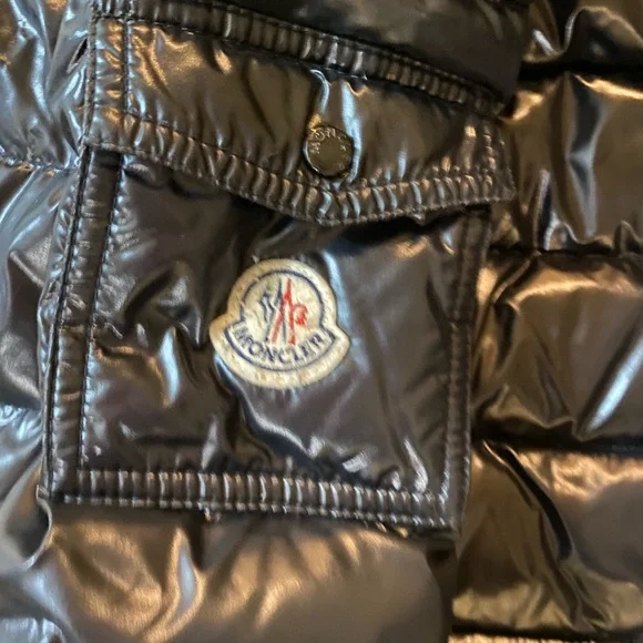 Moncler black jacket. 2 front pockets. Littler pocket on one sleeve with logo. - Picture 7 of 10